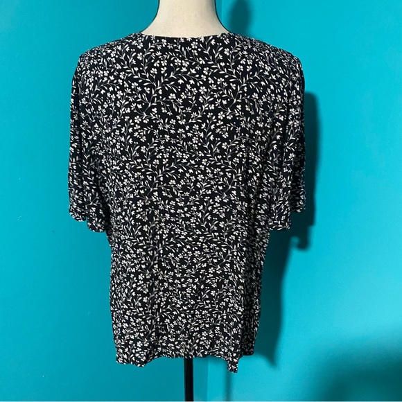 Talbots 12 Black White Floral Print Button Front Flutter Sleeve Blouse Top - Picture 5 of 6